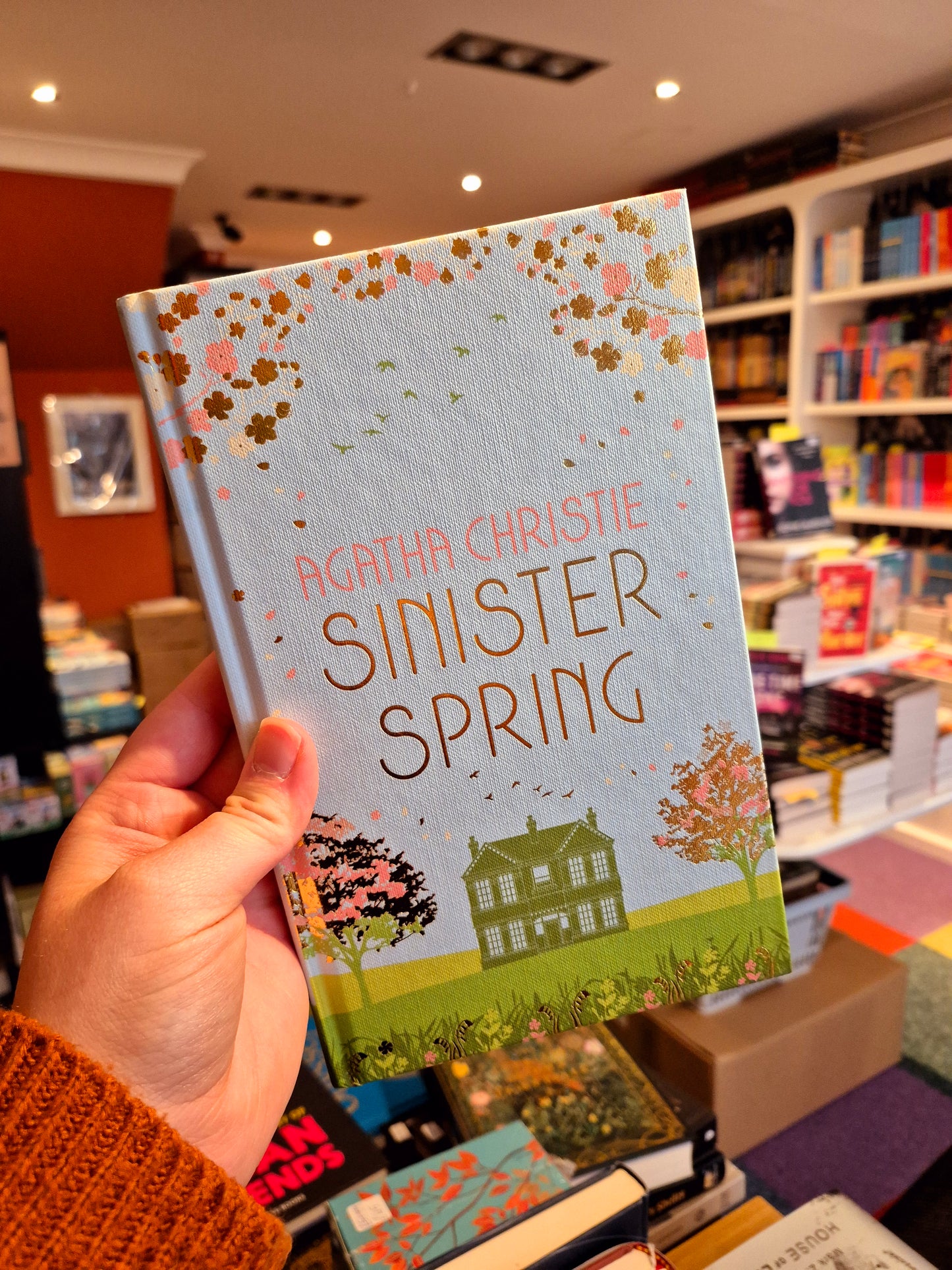 Sinister Spring - Agatha Christie (Clothbound Edition)
