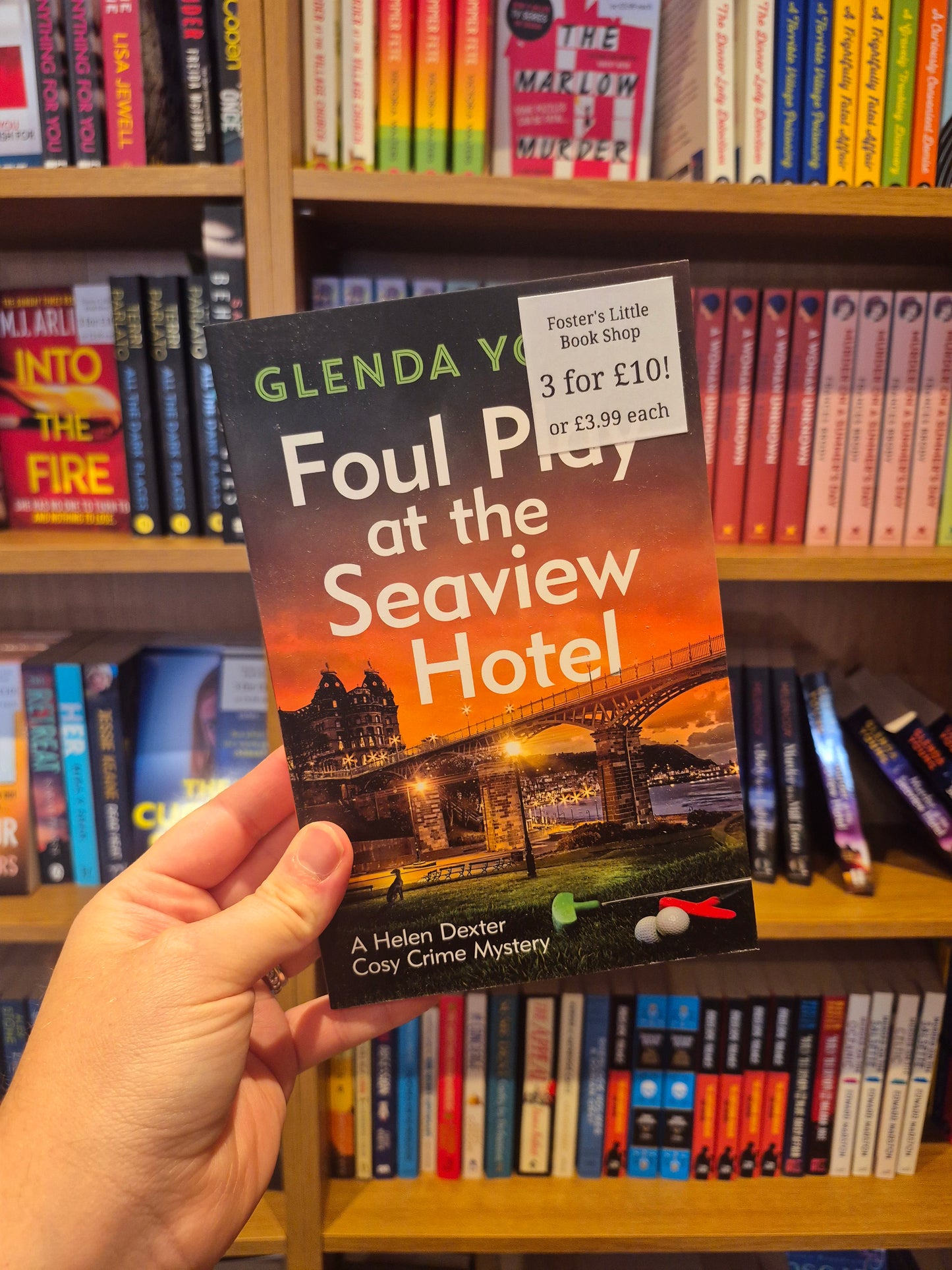 Foul Play at the Seaview Hotel - Glenda Young (Seaview Mysteries Book 3)