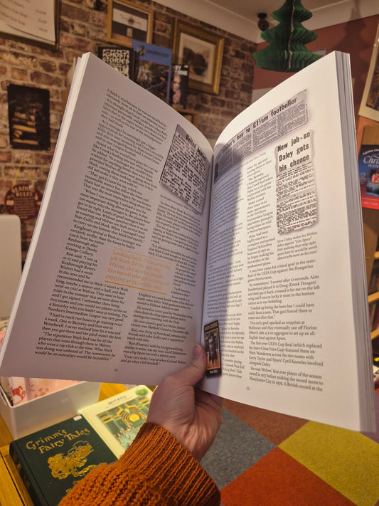 Feeding the Wolves: The Story of Mark Crook the Wath Wanderers - Ashley Ball & Chris Brook