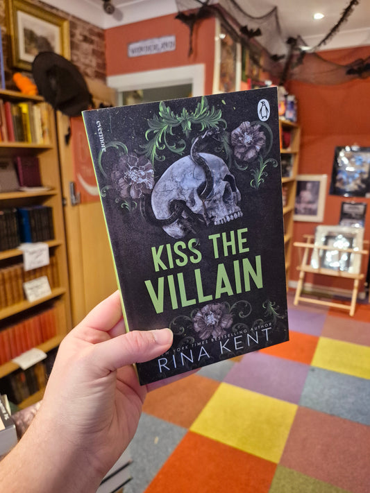 Kiss the Villain - Rina Kent