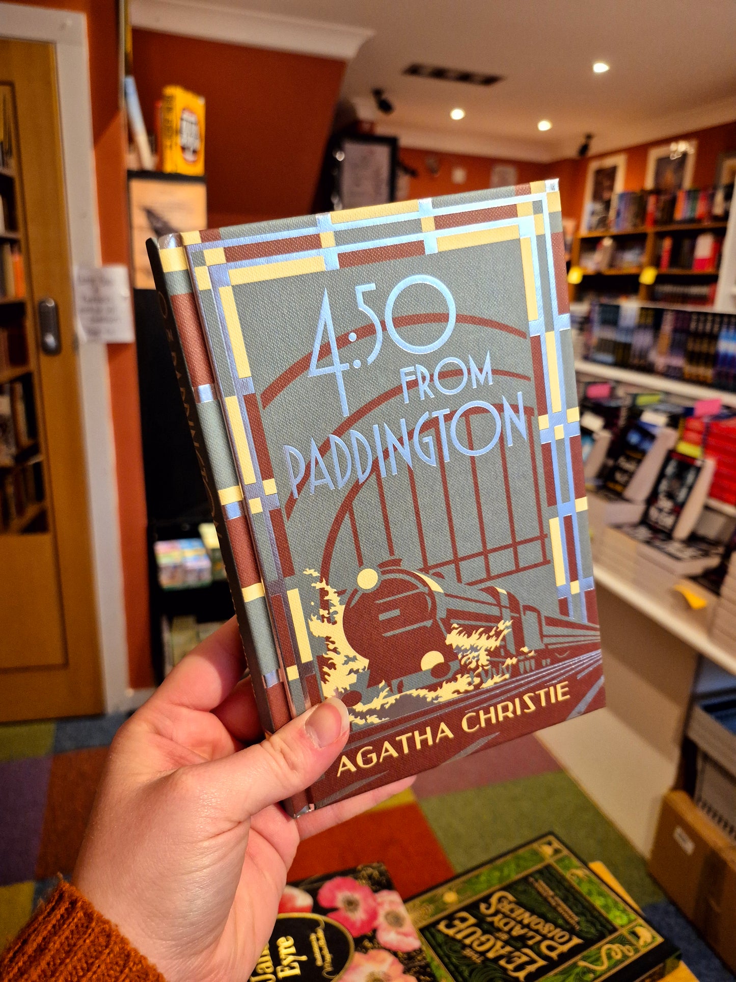 4:50 from Paddington - Agatha Christie (Clothbound Edition)