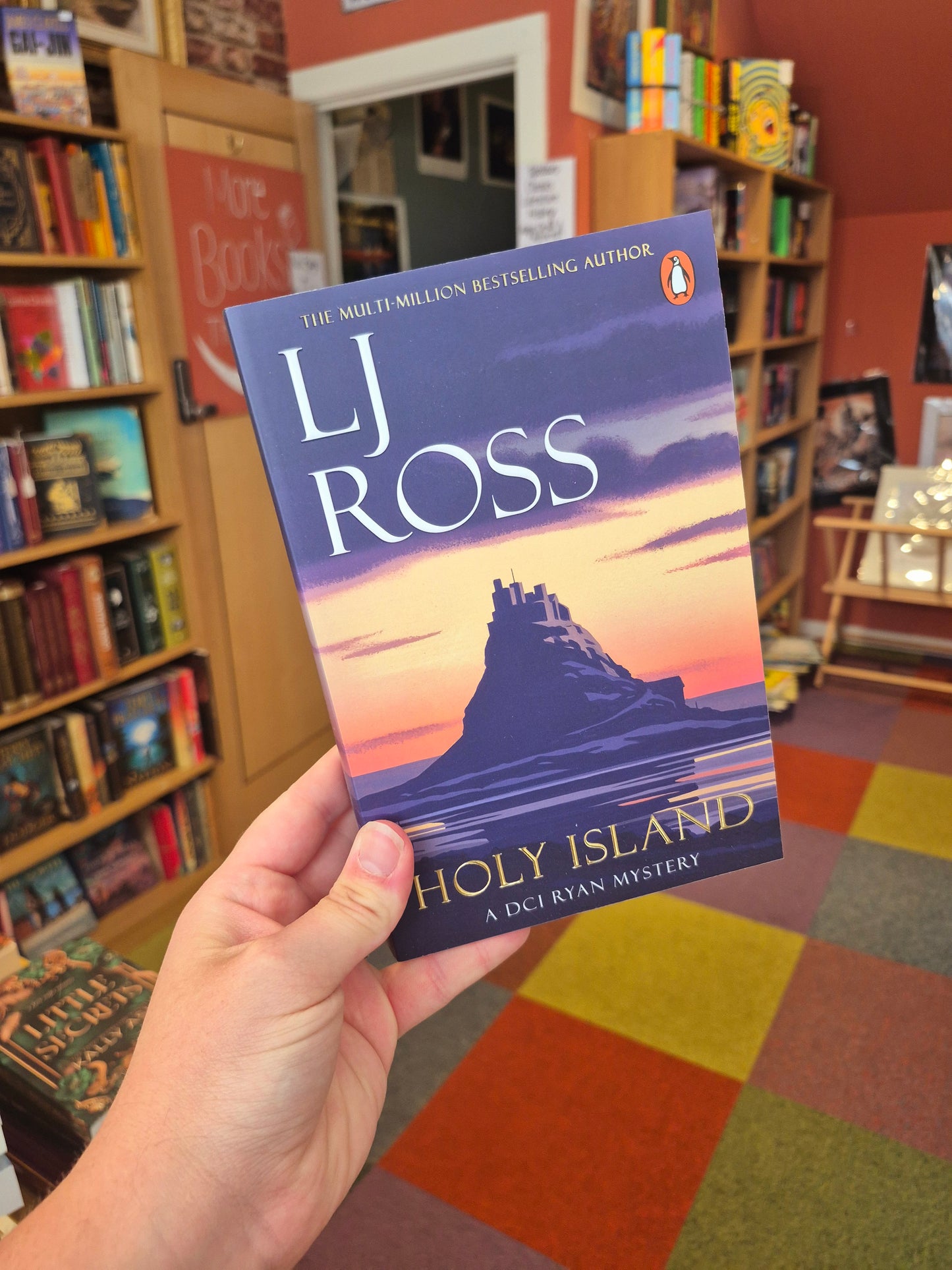 Holy Island - LJ Ross (DCI Ryan Book 1)