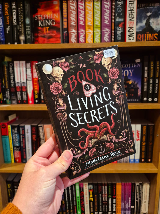 The Book of Living Secrets - Madeleine Roux