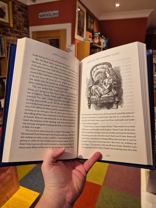 Alice in Wonderland & Through the Looking Glass - Lewis Carroll