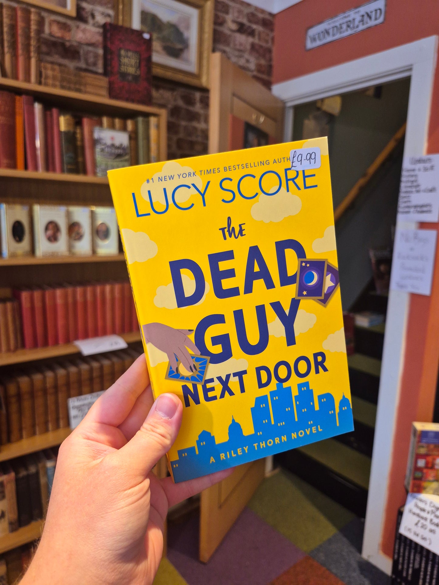 The Dead Guy Next Door - Lucy Score