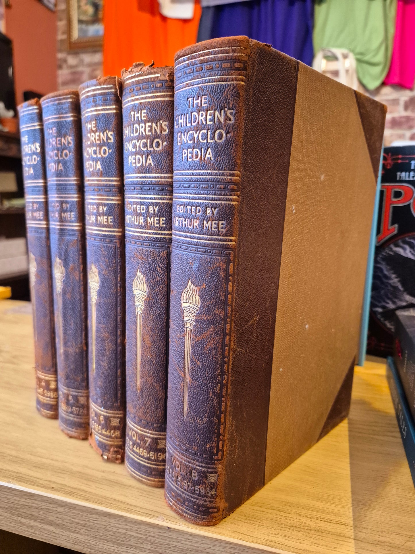 The Illustrated Children's Encyclopedia - Arthur Mee (Vols 1-8, Leatherbound)