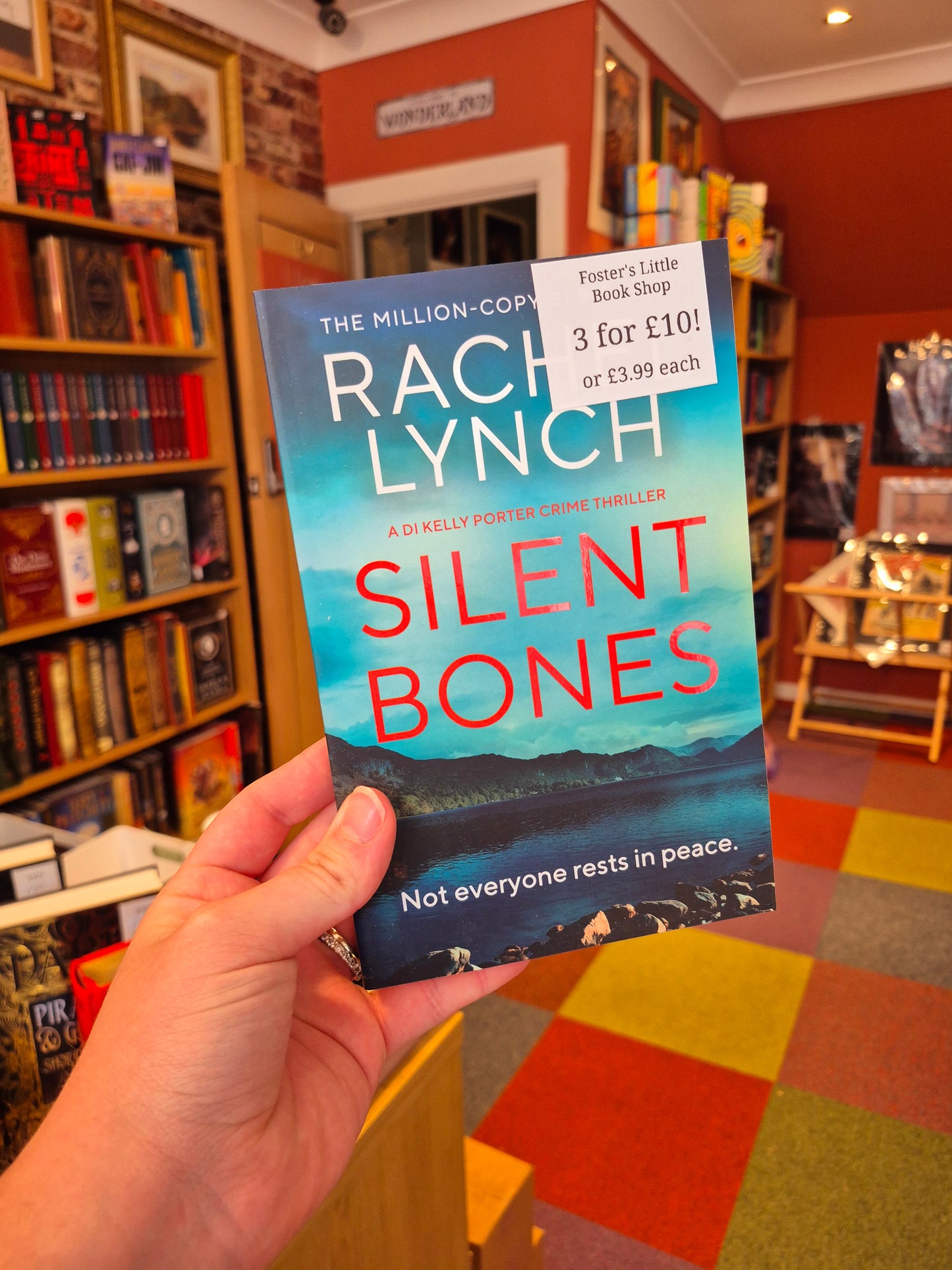 Silent Bones - Rachel Lynch (DI Kelly Porter Book 11)