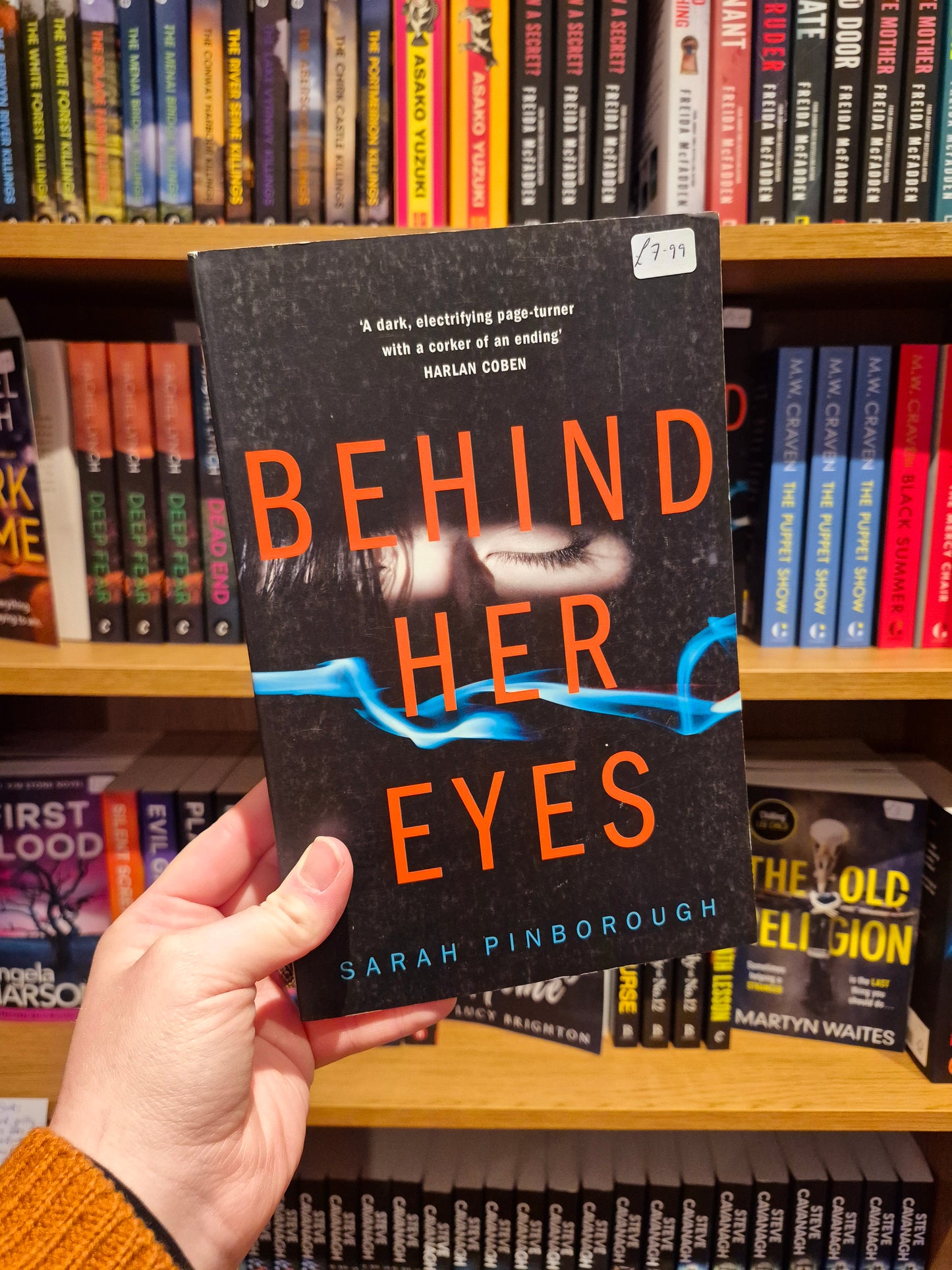 Behind Her Eyes - Sarah Pinborough