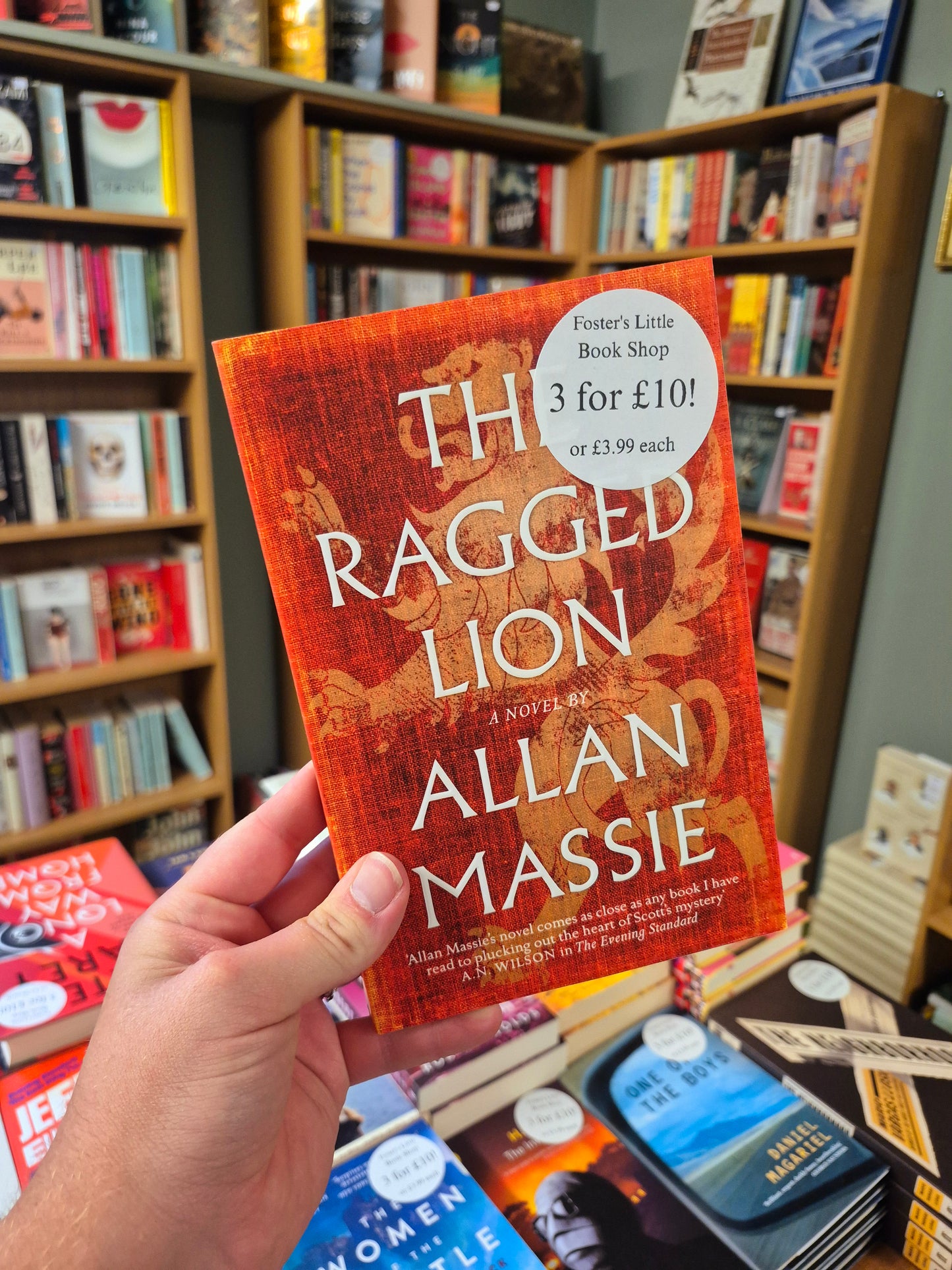 The Ragged Lion - Allan Massie