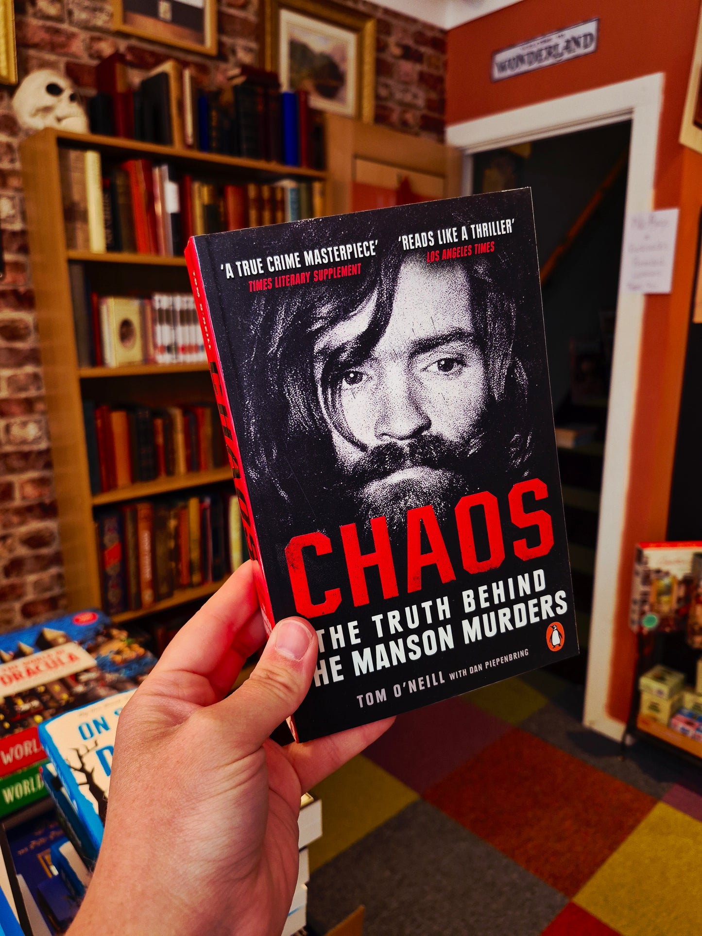 Chaos: The Truth Behind The Manson Murders - Tom O'Neill