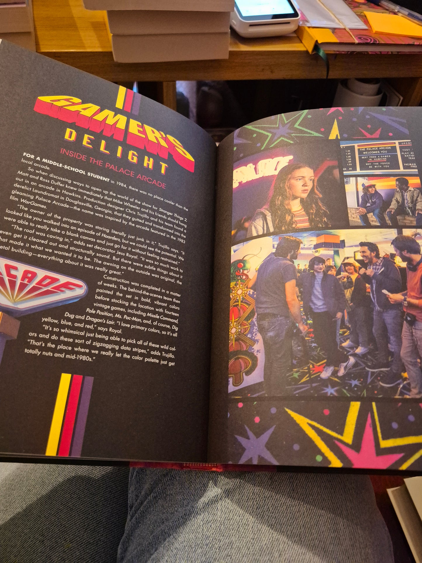 Stranger Things Worlds Turned Upside Down: The Official Behind the Scenes Companion!