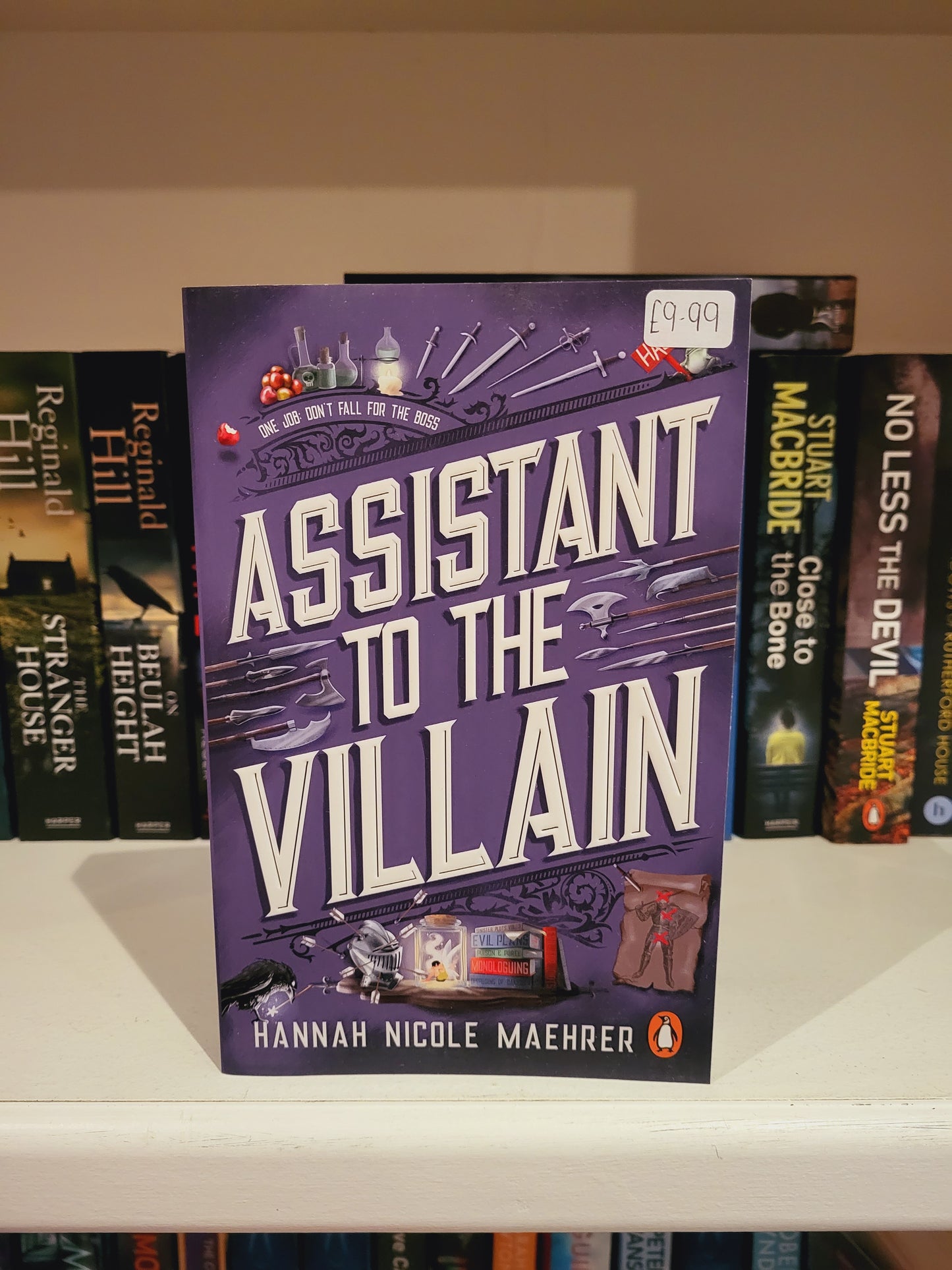 Assistant to the Villain - Hannah Nicole Maehrer