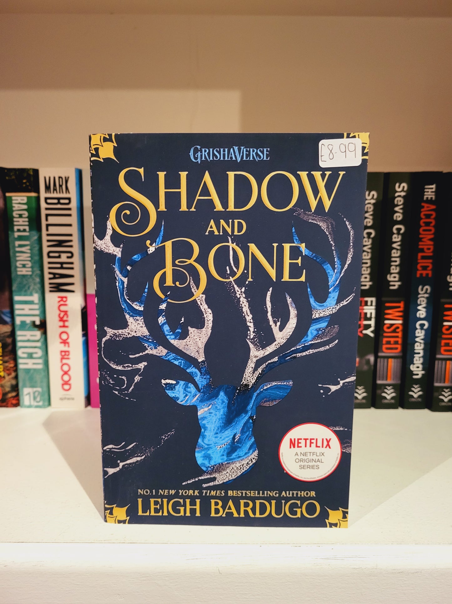 Shadow and Bone - Leigh Bardugo