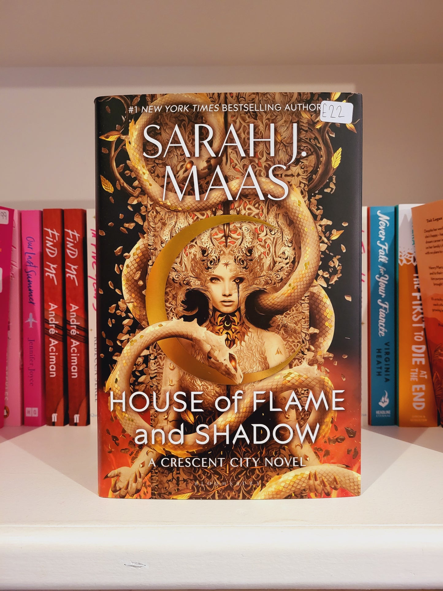 House of Flame & Shadow - Sarah J Maas