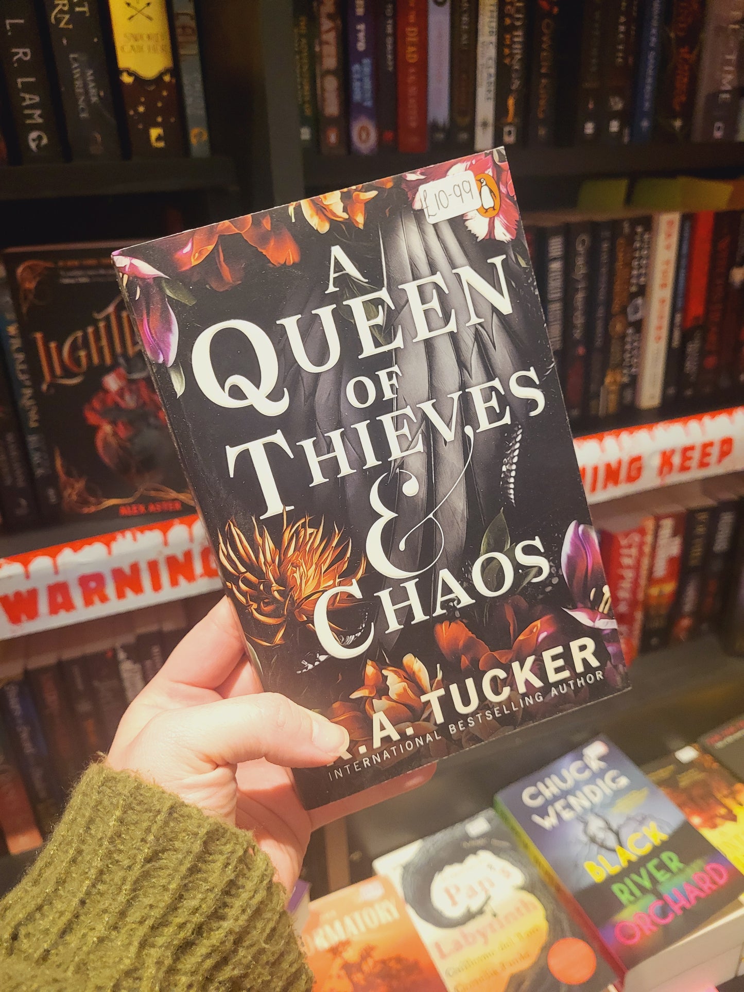 A Queen of Thieves & Chaos - K.A. Tucker