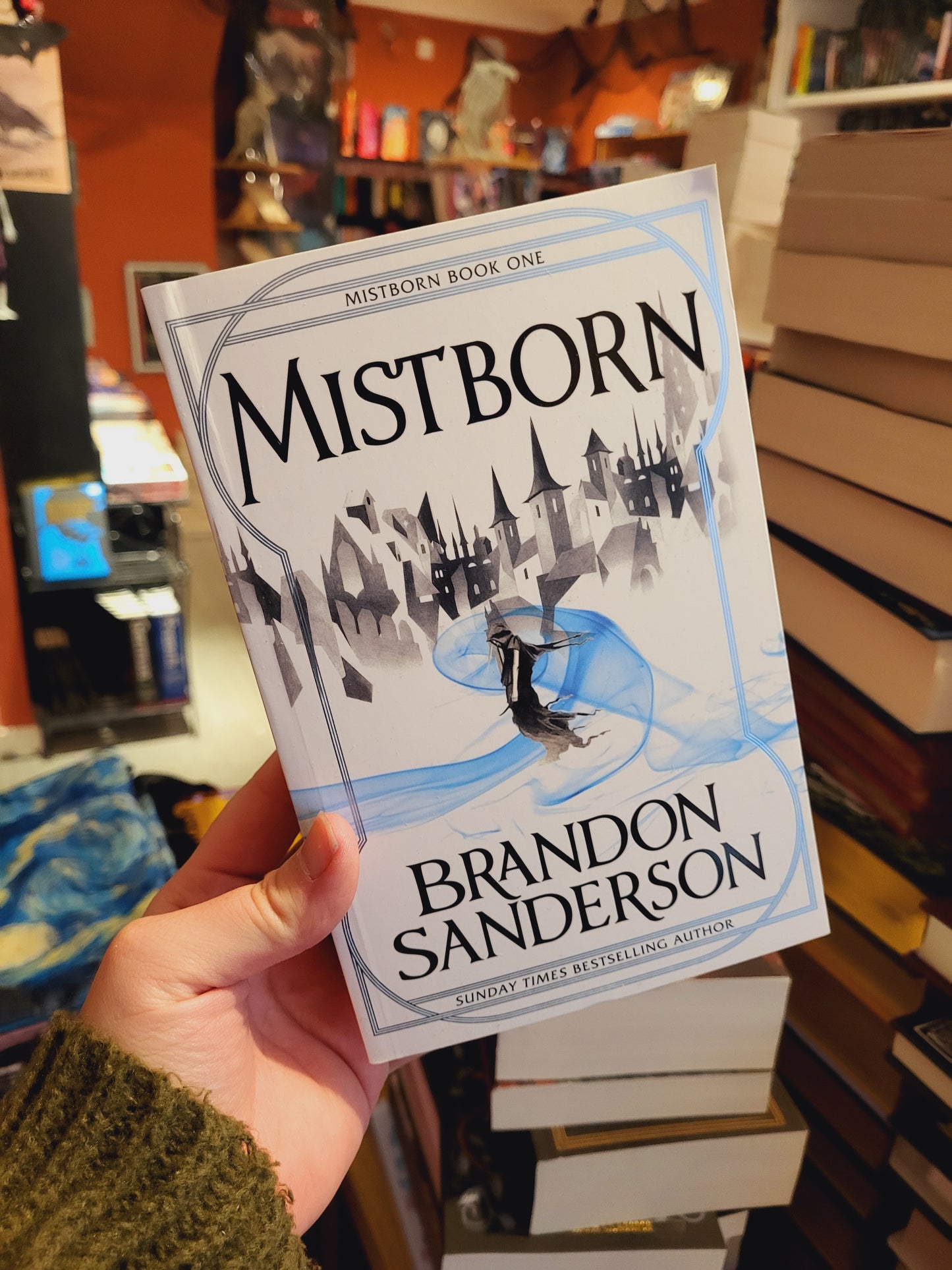 Mistborn - Brandon Sanderson