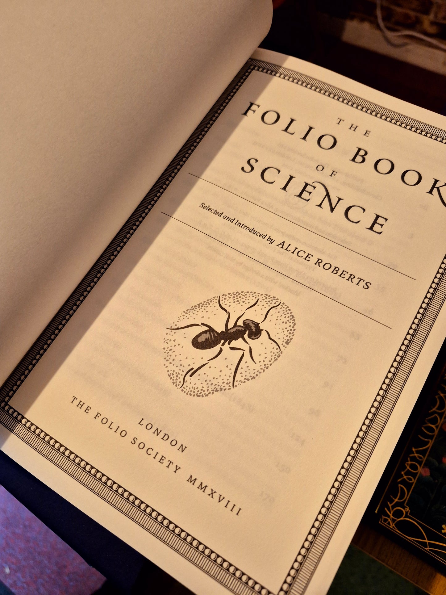 The Folio Book of Science (2018)