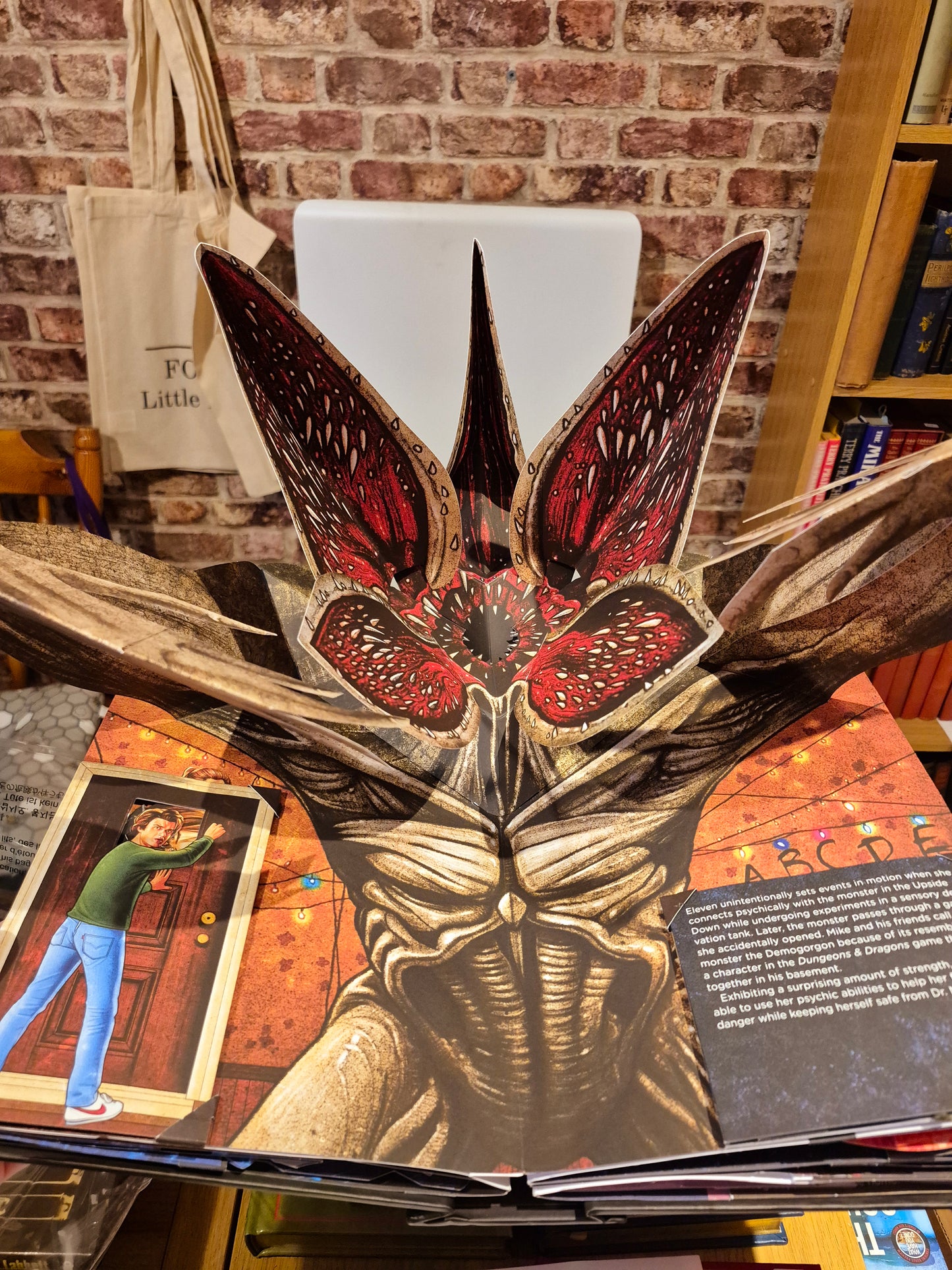 Stranger Things: The Ultimate Pop Up Book!