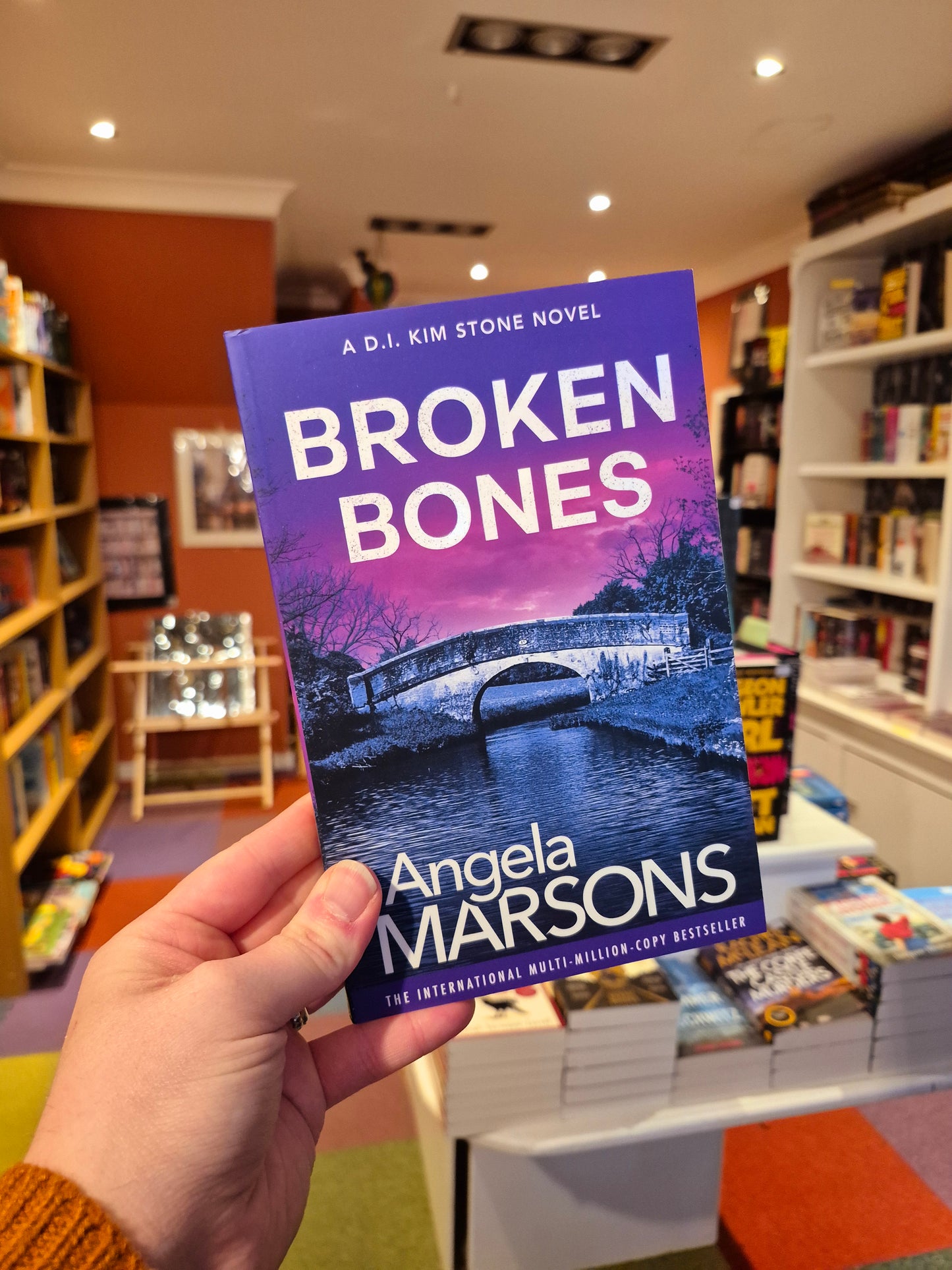 Broken Bones - Angela Marsons (DI Kim Stone Book 7)