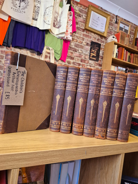The Illustrated Children's Encyclopedia - Arthur Mee (Vols 1-8, Leatherbound)