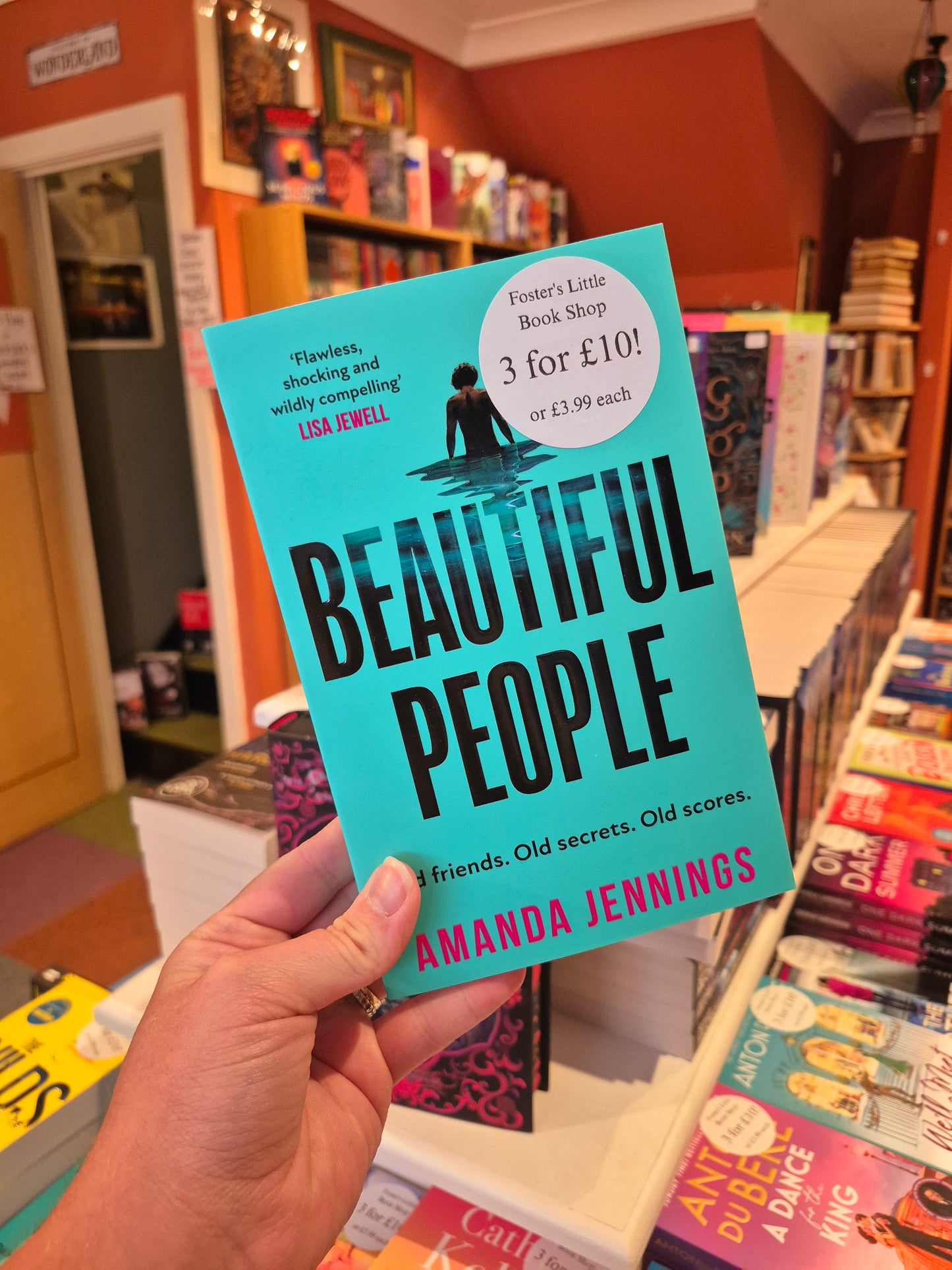 Beautiful People - Amanda Jennings