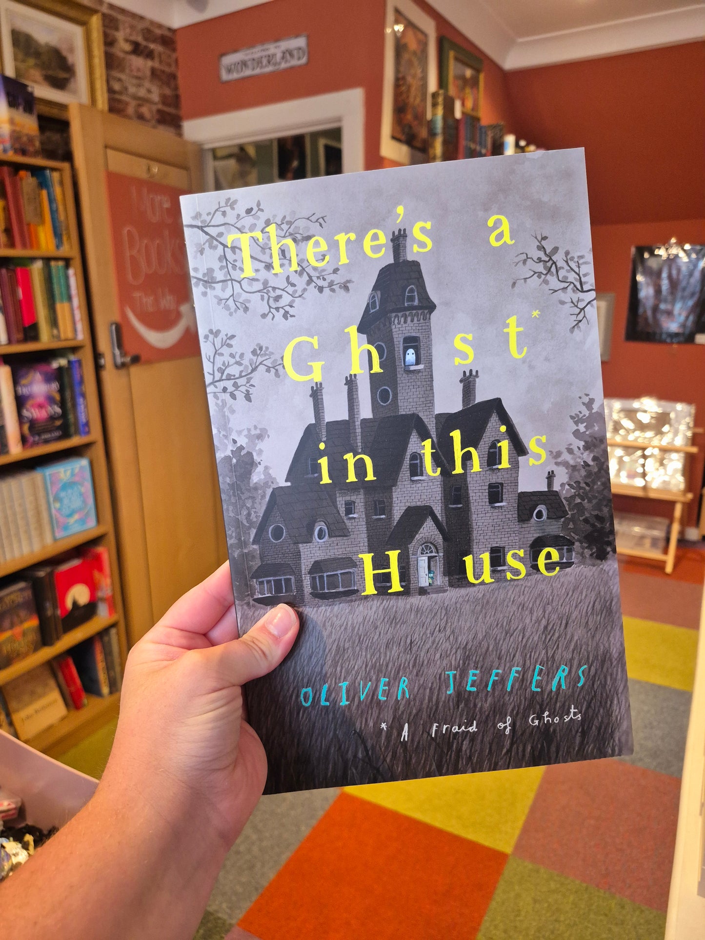 There's a Ghost in this House - Oliver Jeffries
