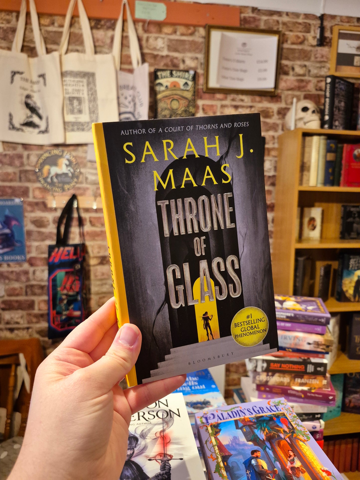 Throne of Glass - Sarah J Maas