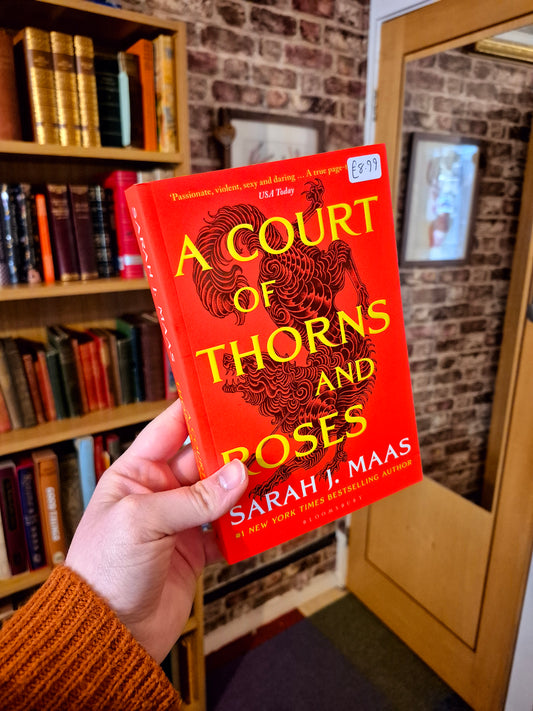 A Court of Thornes & Roses - Sarah J Maas