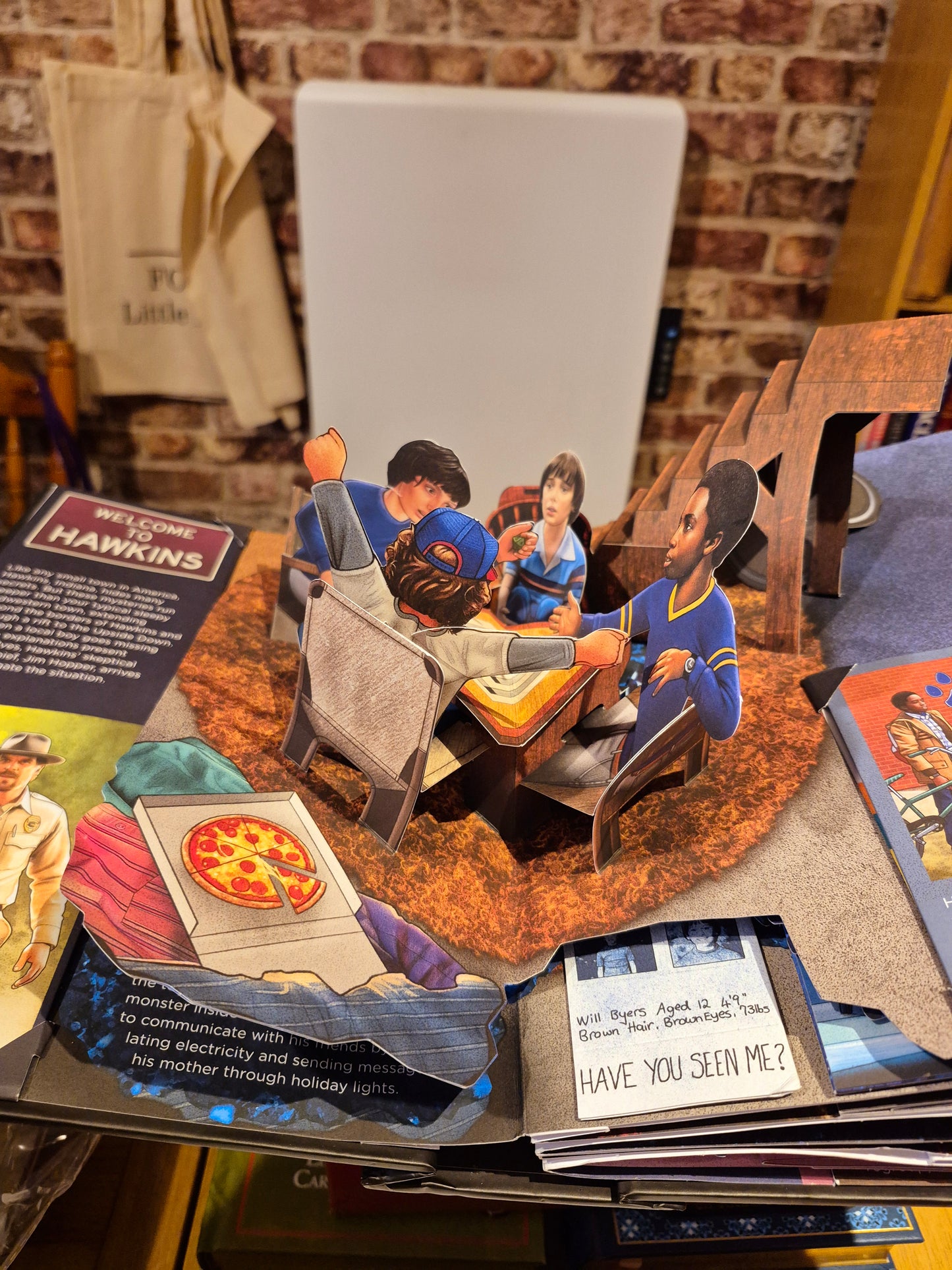 Stranger Things: The Ultimate Pop Up Book!