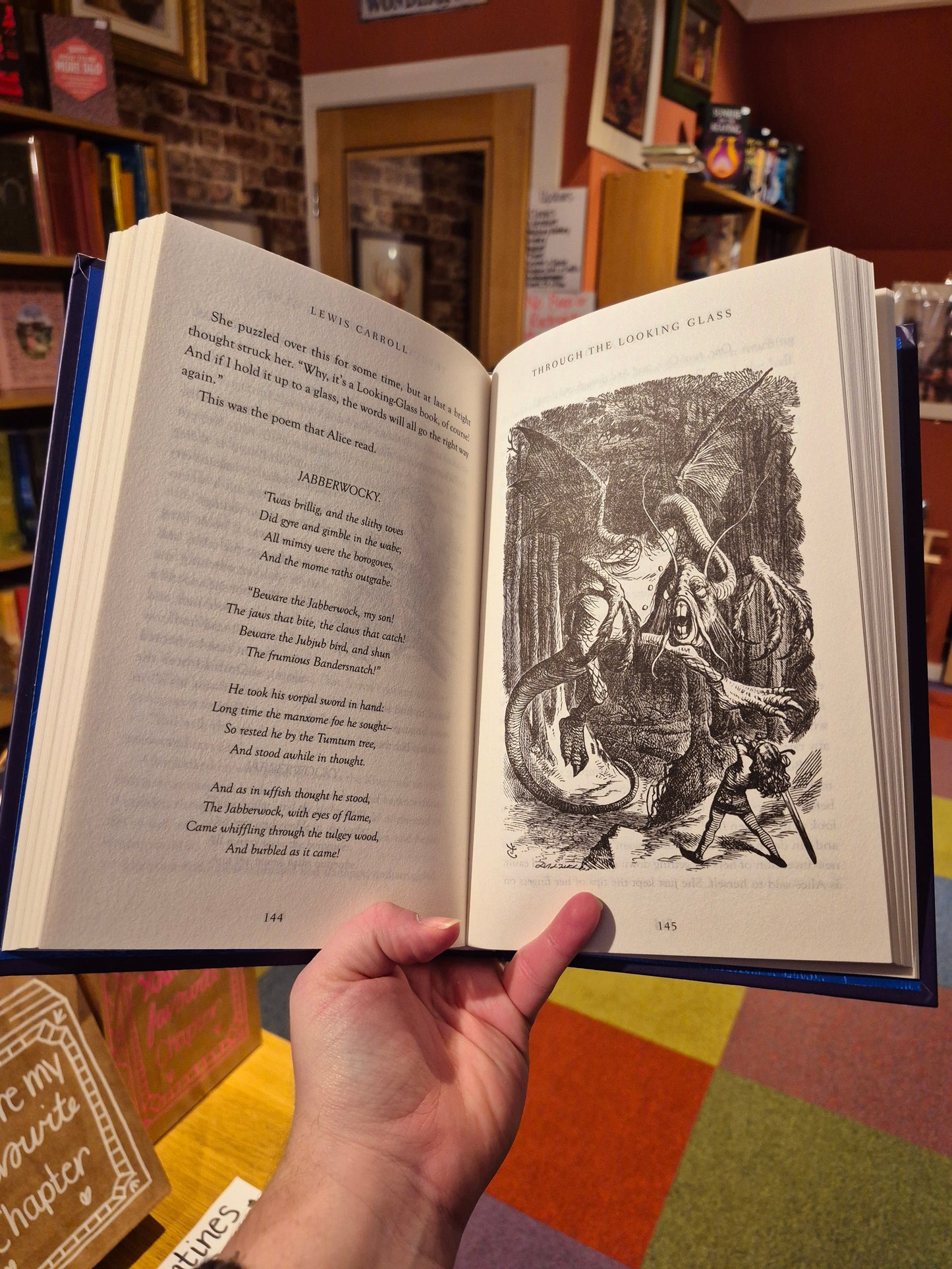 Alice in Wonderland & Through the Looking Glass - Lewis Carroll