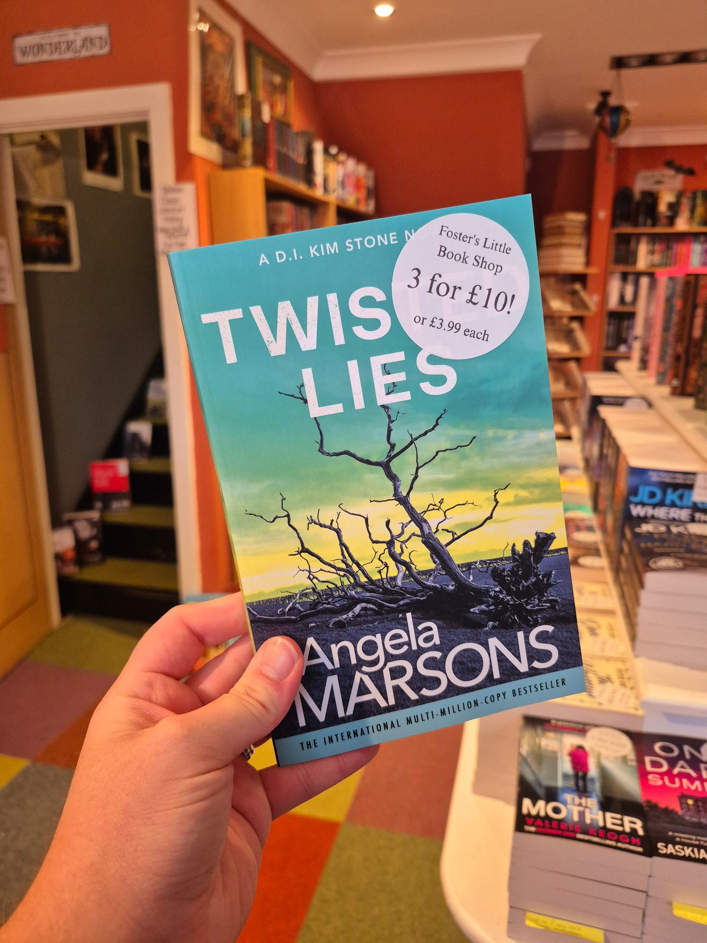 Twisted Lies - Angela Marsons (DI Kim Stone Book 14)