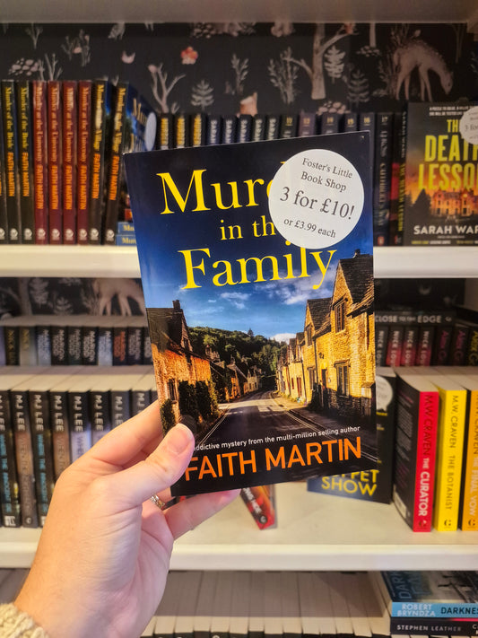 Murder in the Family - Faith Martin (Book 5)